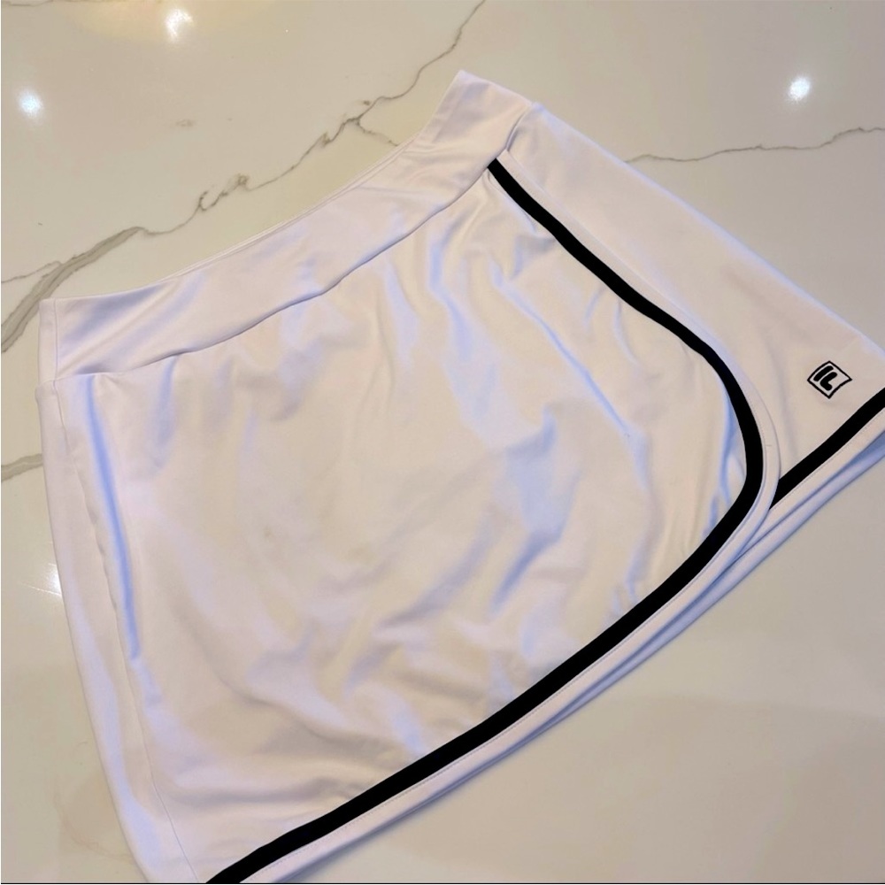 EUC FILA White Skort with Black Stripe sz M